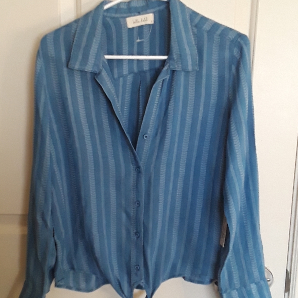 Bella Dahl button up blouse with bottom tie